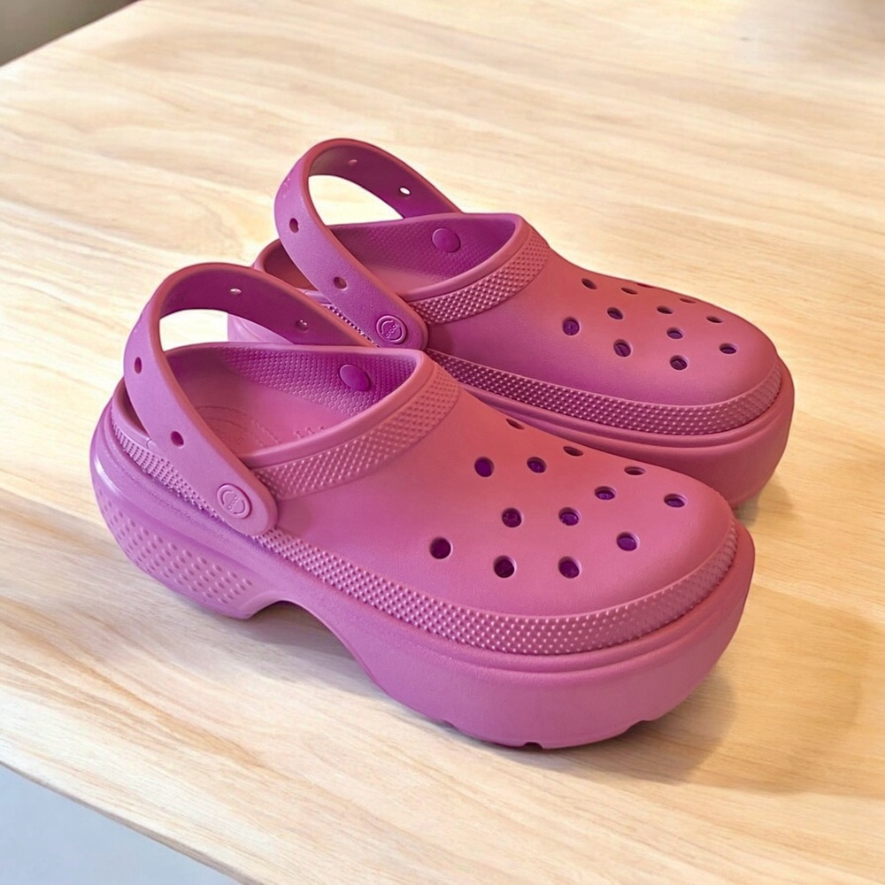 CROCS Platform Clogs in Lavender Purple - Picture 9 of 9